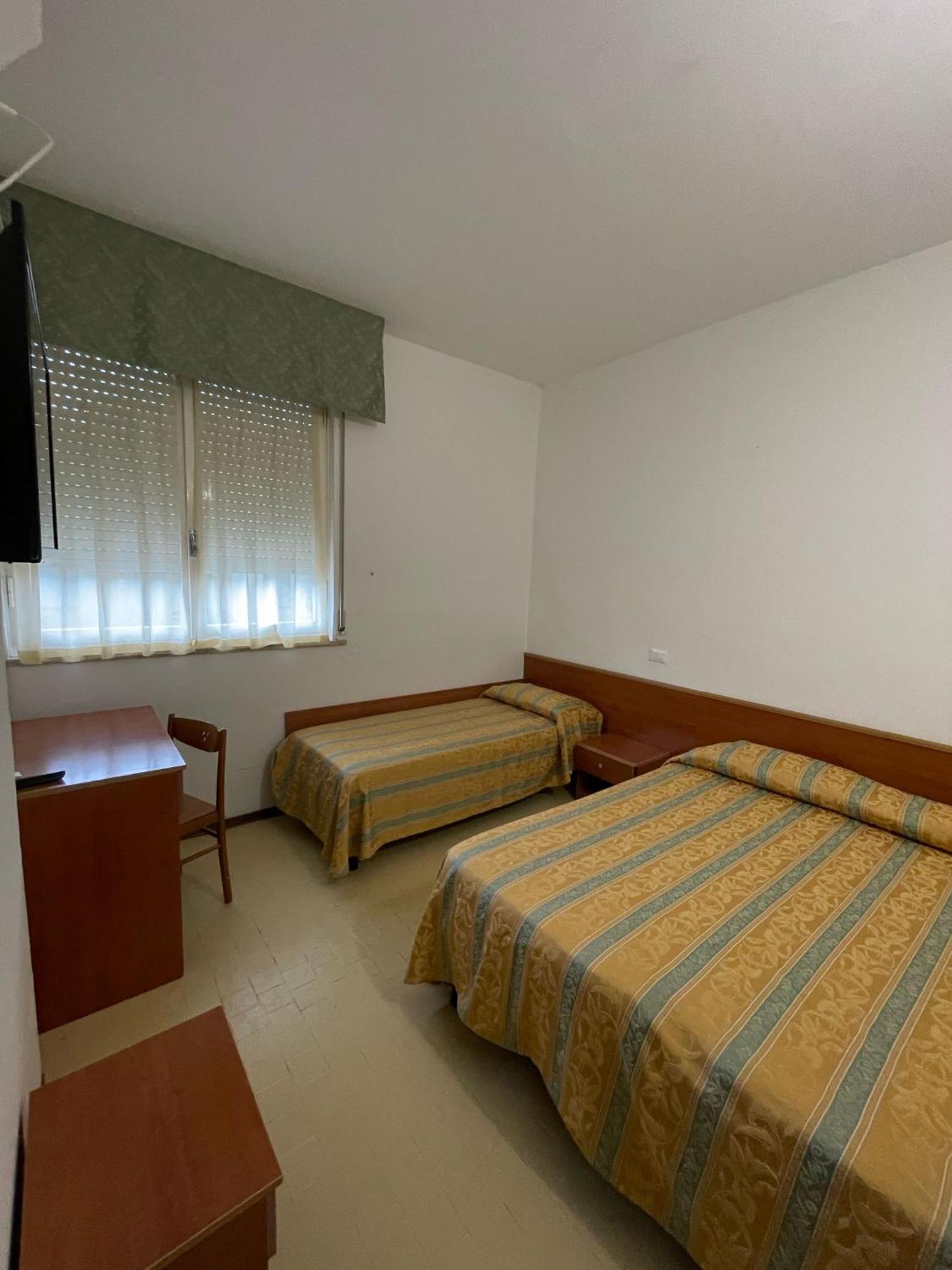 Hotel Zeus Lido di Classe Kültér fotó